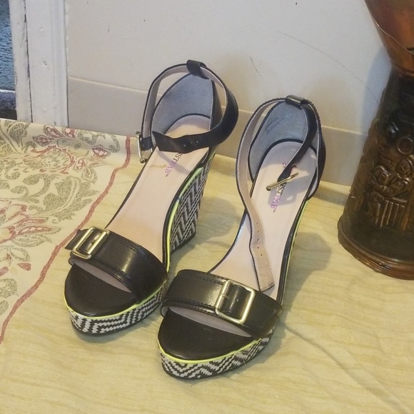 Wedge Heeled Sandals (Kingston) - Picture 2 of 7